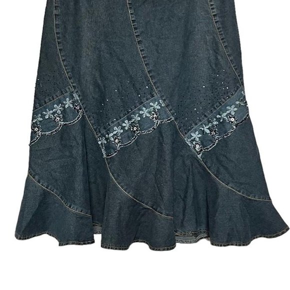 Dark wash denim skirt with embroidery detailing - Picture 4 of 4